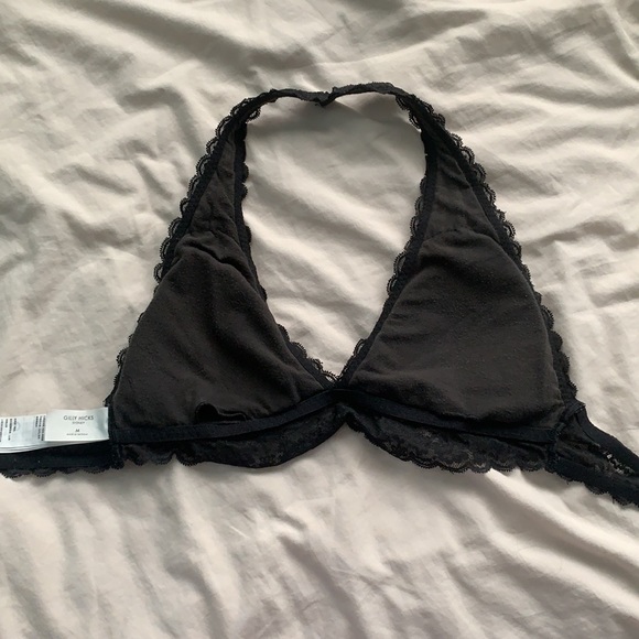 Lacey black bra - Picture 2 of 3